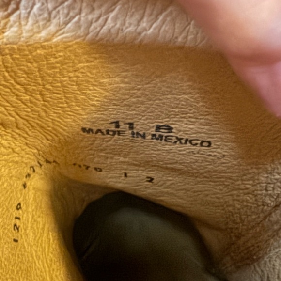 Idyllwind by Miranda Lambert Cowboy boots tan w pink and purple stitching - Picture 3 of 4